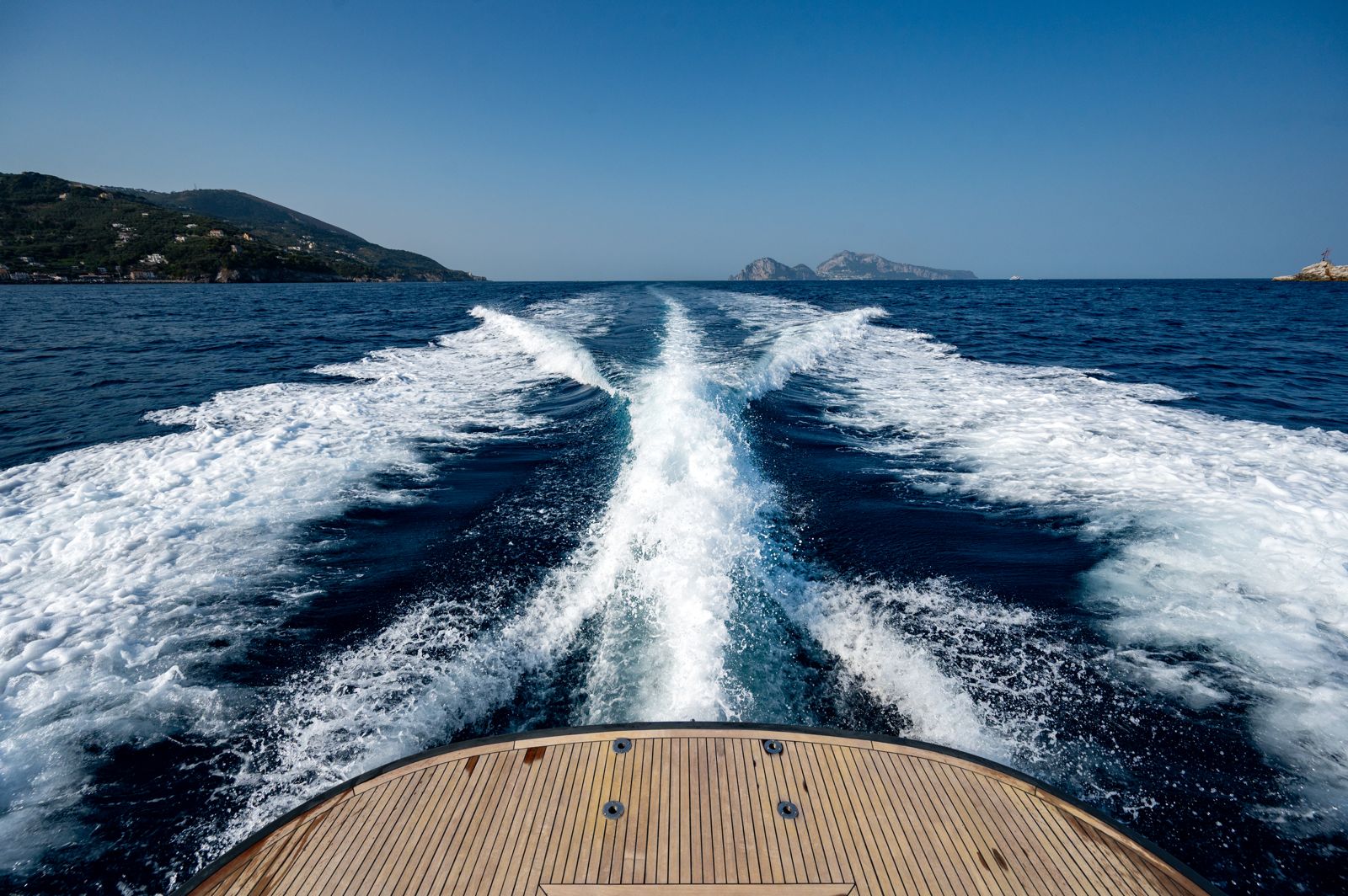 Scia del gozzo verso Capri